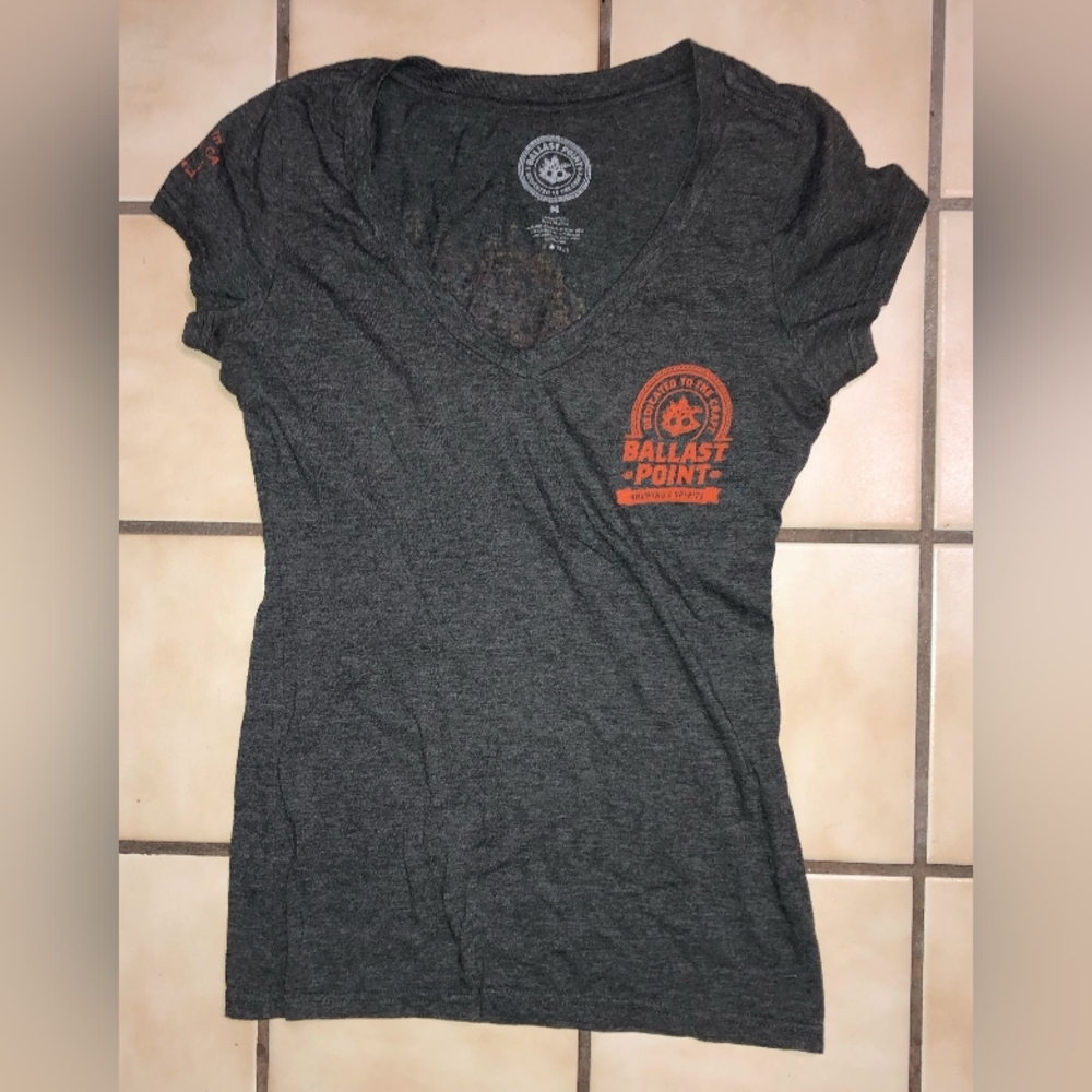 Multicolored Fitted V-Neck Cuffed Sleeve Short Sleeve Top